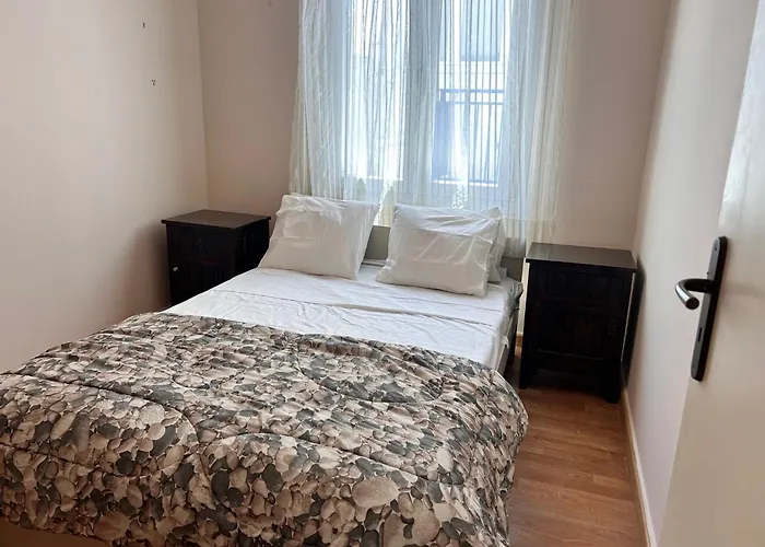 Leonardo 's House * Tínos