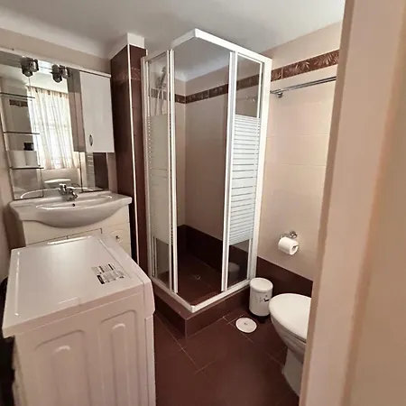 Leonardo 's House * Tínos